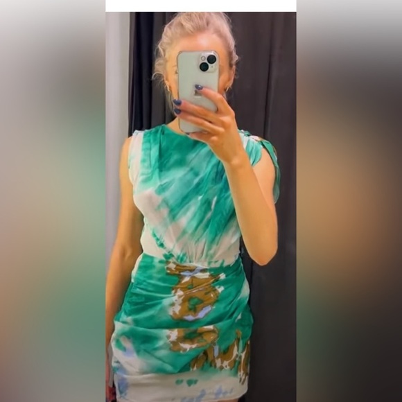 New Zara bloggers favourite Short Printed Asymmetric Dress
Green printed - Picture 6 of 12